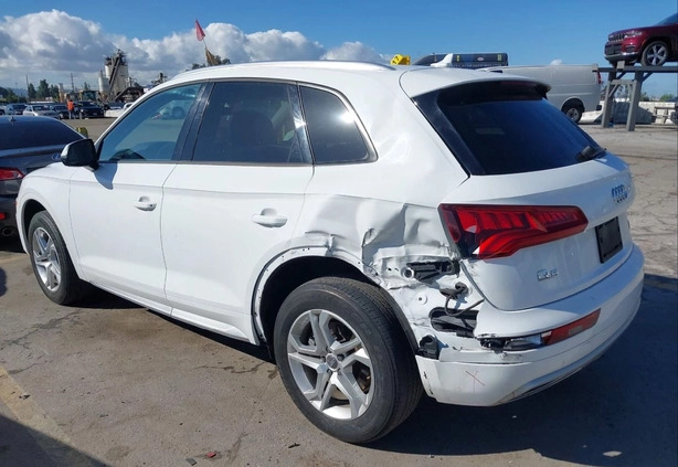 Audi Q5 cena 79900 przebieg: 100200, rok produkcji 2018 z Legionowo małe 79